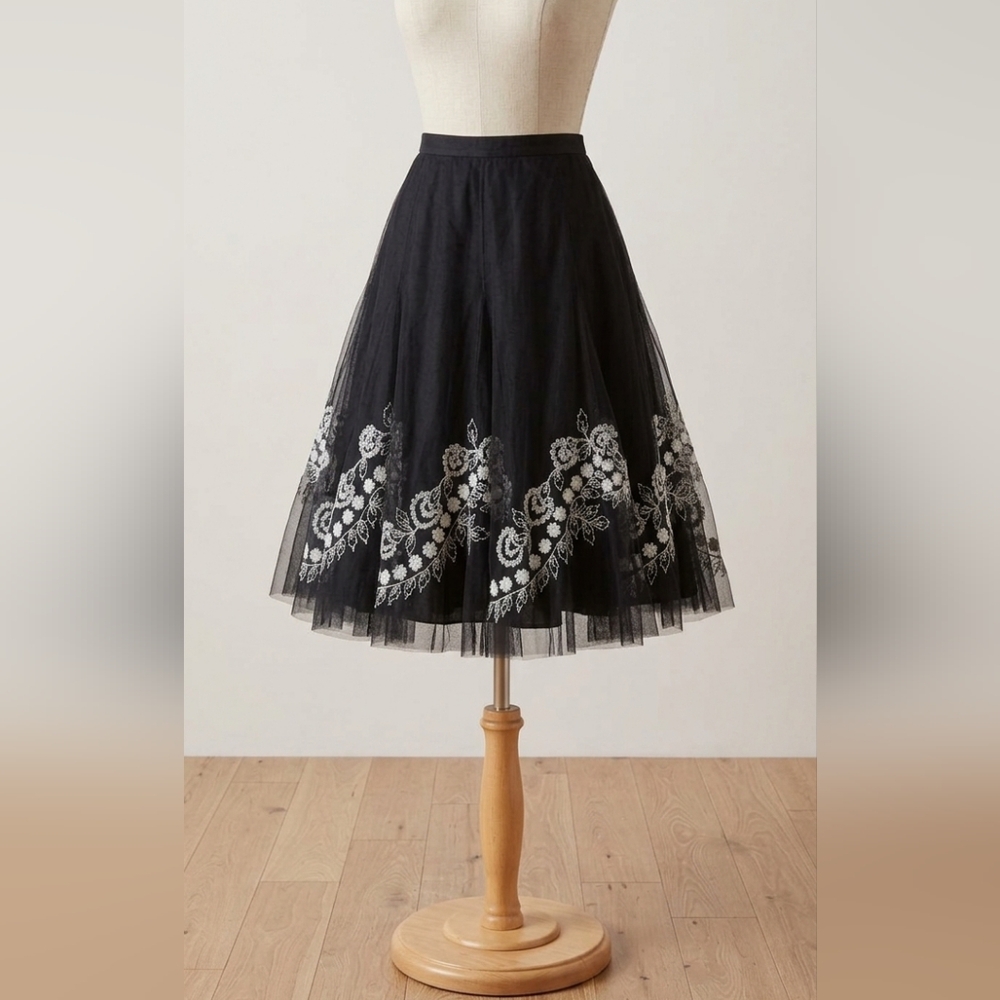 Oscar De Le Renta Vintage Classy Embroidered Skirt